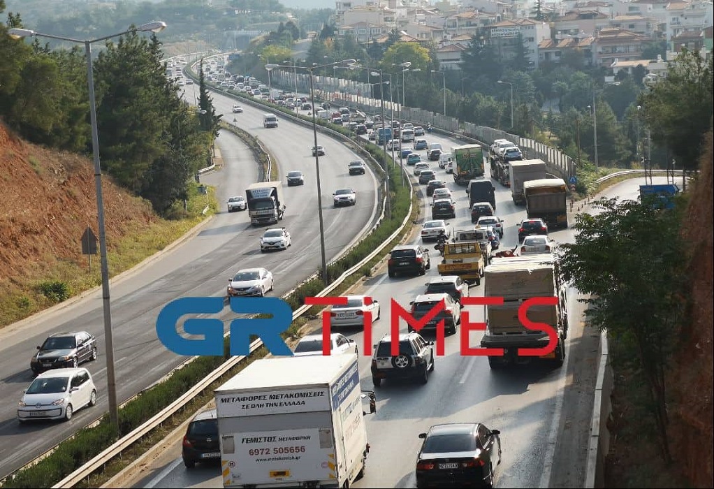 Θεσσαλονίκη: Τροχαίο με έναν τραυματία και μποτιλιάρισμα στην Περιφερειακή