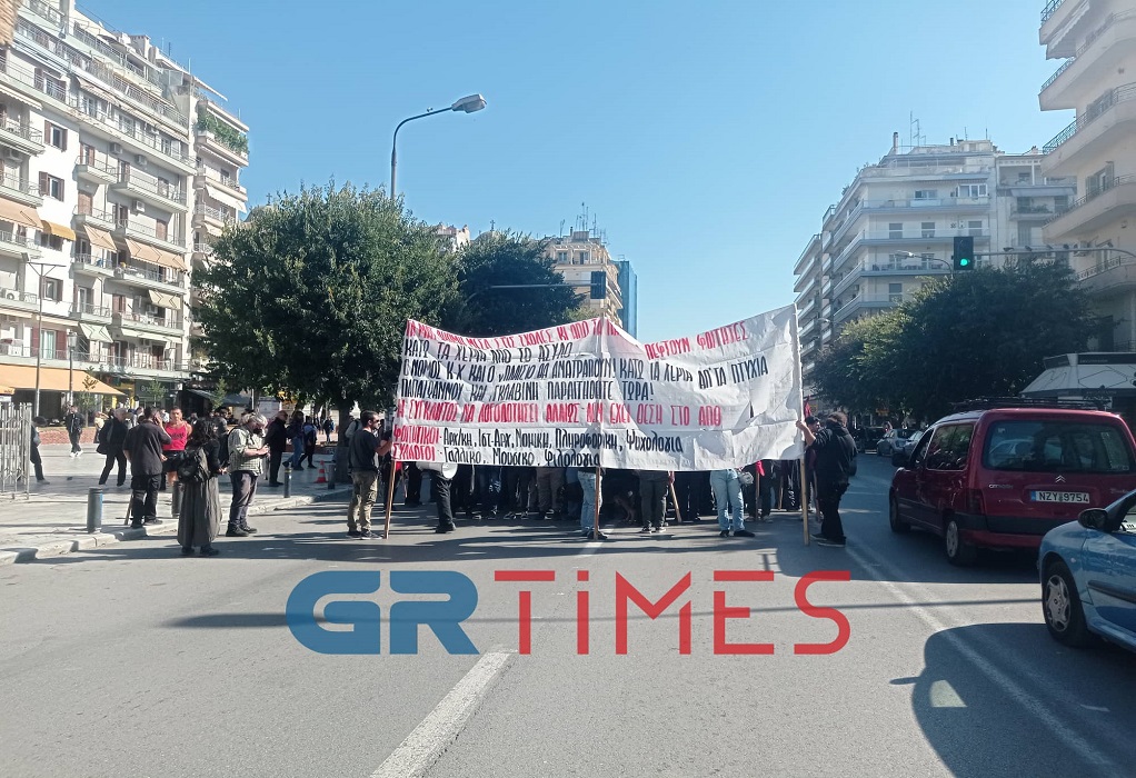 Θεσσαλονίκη: Πορεία φοιτητών στο κέντρο για την πτώση του 19χρονου (ΦΩΤΟ-VIDEO)