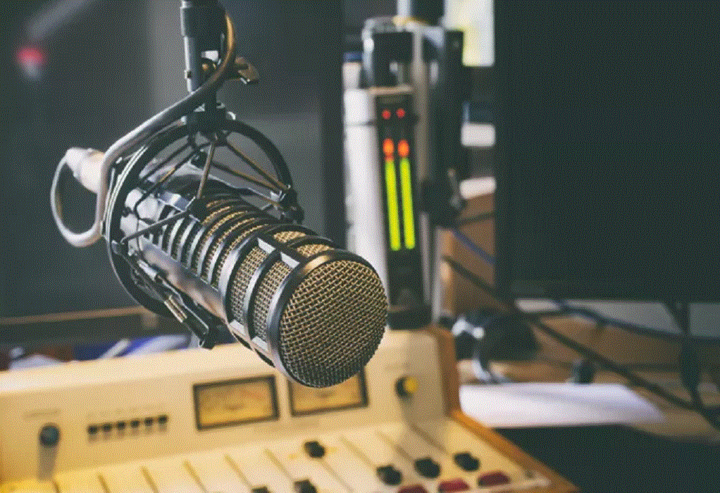 «Σίγησε» το ενημερωτικό κομμάτι του Real FM 107,1 – Μετατράπηκε σε μουσικό ραδιοσταθμό