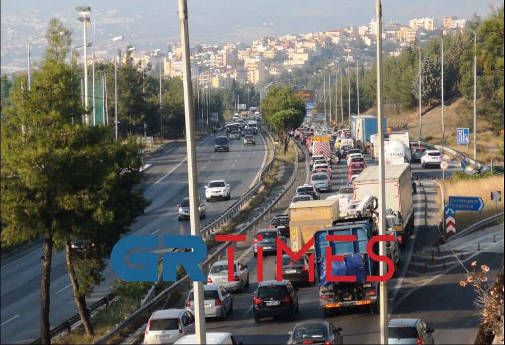 Θεσσαλονίκη: Καραμπόλα 7 οχημάτων στην Περιφερειακή Οδό (ΧΑΡΤΗΣ)