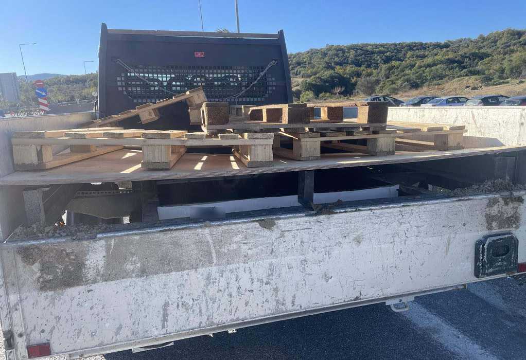 Θεσσαλονίκη: Μετέφεραν παράνομα αλλοδαπούς σε ειδικές κρύπτες σε φορτηγά –  Δύο συλλήψεις (ΦΩΤΟ)