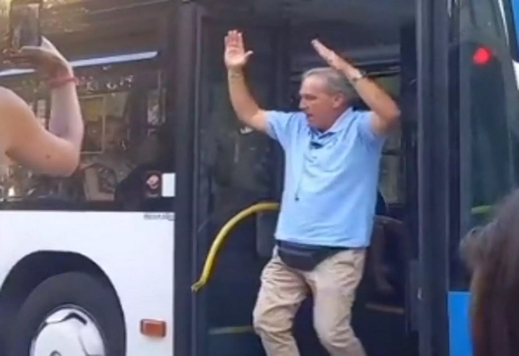 Ρόδος: Οδηγός λεωφορείου άφησε το τιμόνι και άρχισε το τσιφτετέλι (VIDEO)
