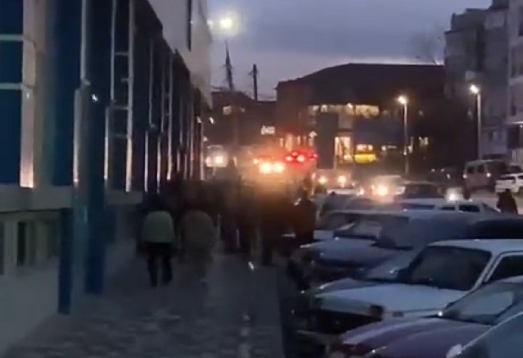 Ρωσία: Τέσσερις νεκροί από επεισόδιο με πυροβολισμούς σε εμπορικό κέντρο της Κριμσκ (VIDEO)