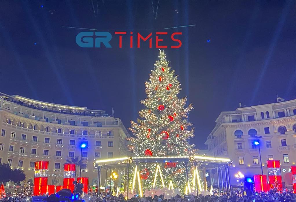 Θεσσαλονίκη: Άναψε το Χριστουγεννιάτικο δέντρο στην πλατεία Αριστοτέλους (VIDEO)