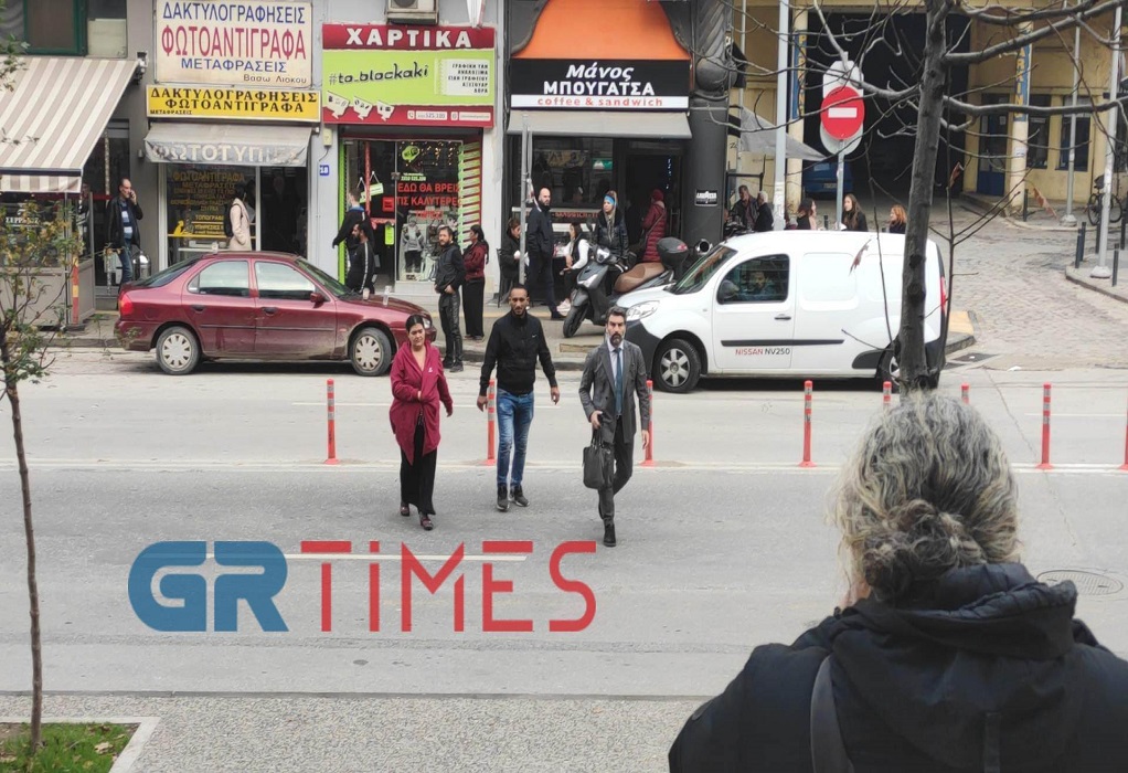 Θεσσαλονίκη: Παράσταση πολιτικής αγωγής από τους γονείς του 16χρονου (ΦΩΤΟ-VIDEO)