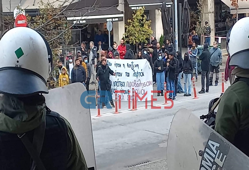 Θεσσαλονίκη: Ελεύθερος ο αστυνομικός για τον πυροβολισμό του 16χρονου Ρομά (VIDEO)