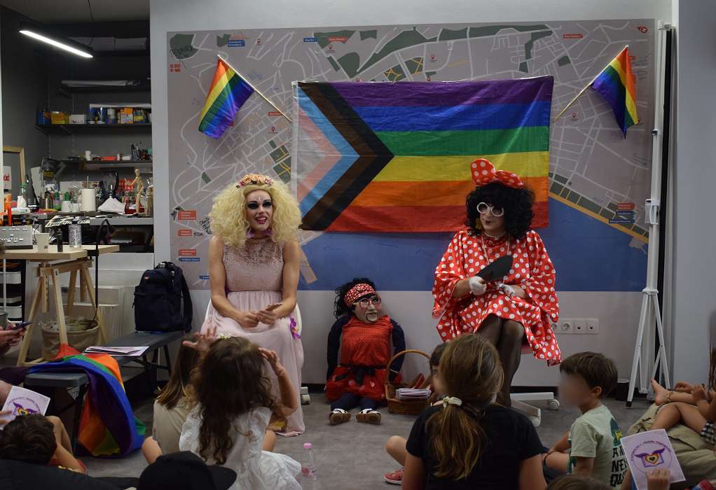 Θεσσαλονίκη: Drag Queens διαβάζουν παραμύθια σε παιδιά από 3 έως 12 χρόνων (ΦΩΤΟ)