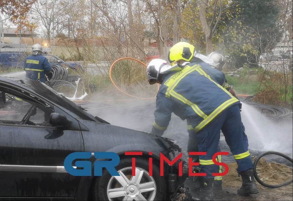 Θεσσαλονίκη: Στις φλόγες αυτοκίνητο εν κινήσει – Κάηκε ολοσχερώς