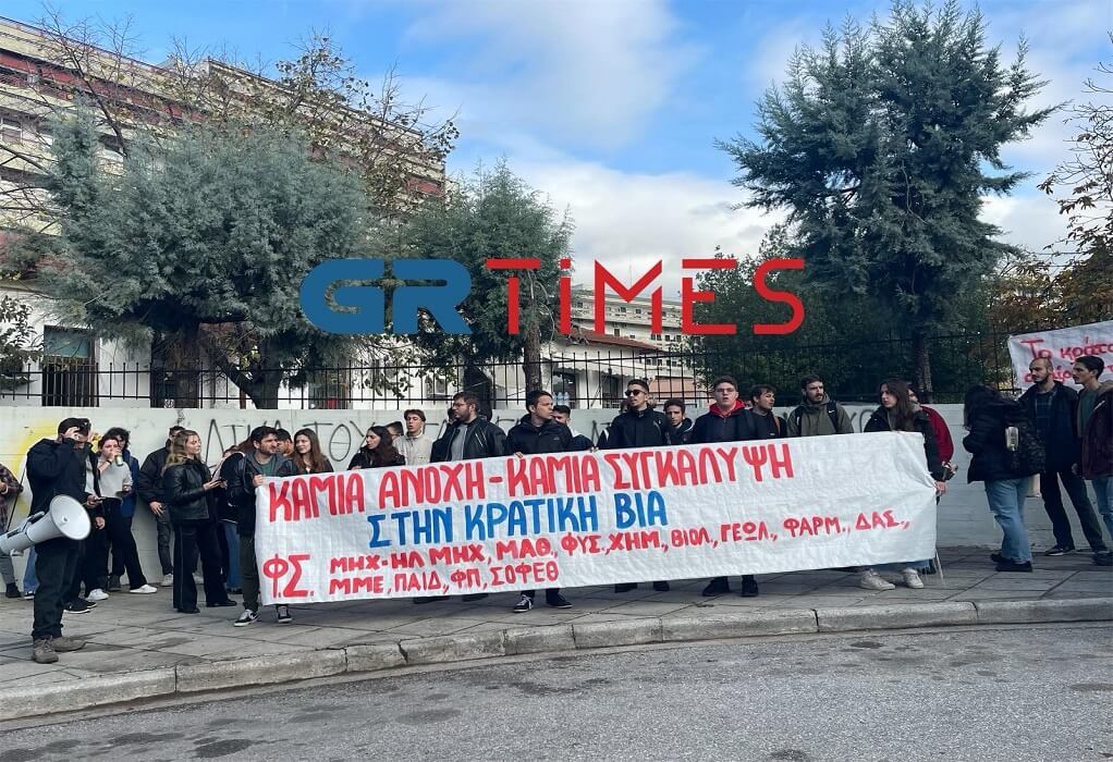 Θεσσαλονίκη: Συγκέντρωση στο Ιπποκράτειο για τον 16χρονο Ρομά που πυροβολήθηκε από αστυνομικό (ΦΩΤΟ-VIDEO)