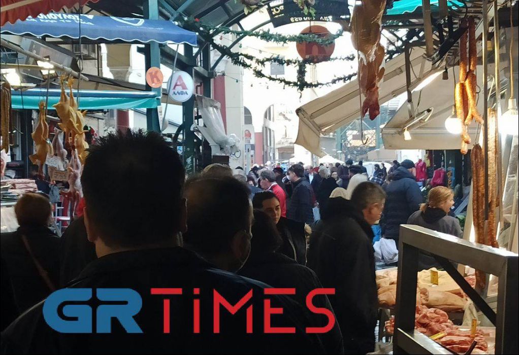 Θεσσαλονίκη: «Χαμός» στο Καπάνι για τα τελευταία ψώνια (ΦΩΤΟ-VIDEO)