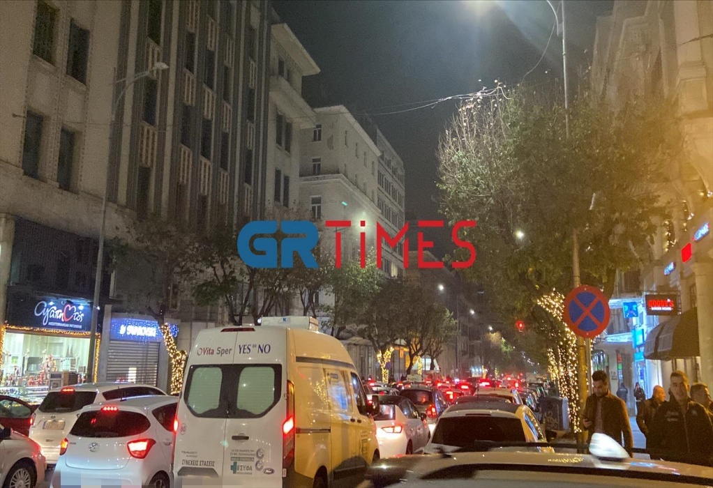 Θεσσαλονίκη: Κυκλοφοριακό κομφούζιο στο κέντρο – Κλειστή η Μητροπόλεως (ΦΩΤΟ-VIDEO) 
