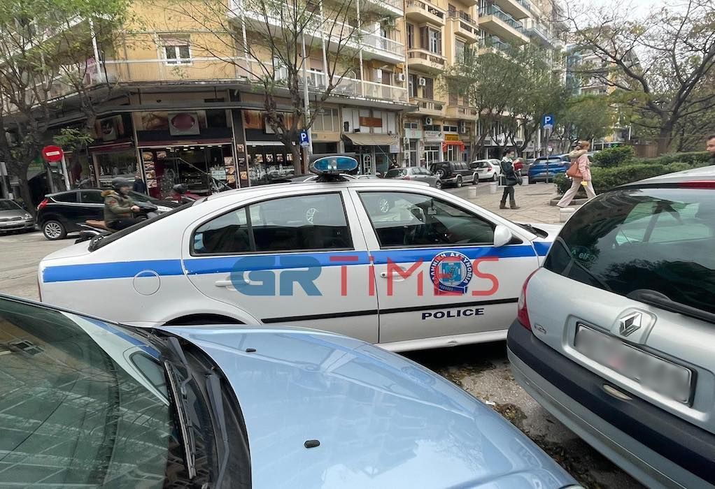 Θεσσαλονίκη: Ένοπλη ληστεία σε κατάστημα take away με το «καλημέρα» (VIDEO)