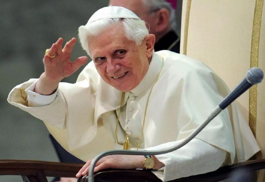 Βατικανό: Αύριο η κηδεία του Βενέδικτου – Συνεχίζεται για τρίτη ημέρα το λαϊκό προσκύνημα (VIDEO)