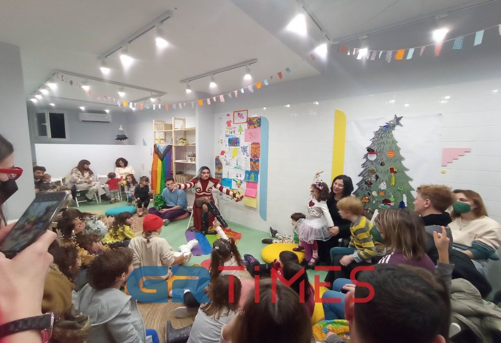 Θεσσαλονίκη: Drag Queen διάβασε παραμύθι σε παιδιά και έστειλε μήνυμα για τα έμφυλα στερεότυπα (ΦΩΤΟ-VIDEO)