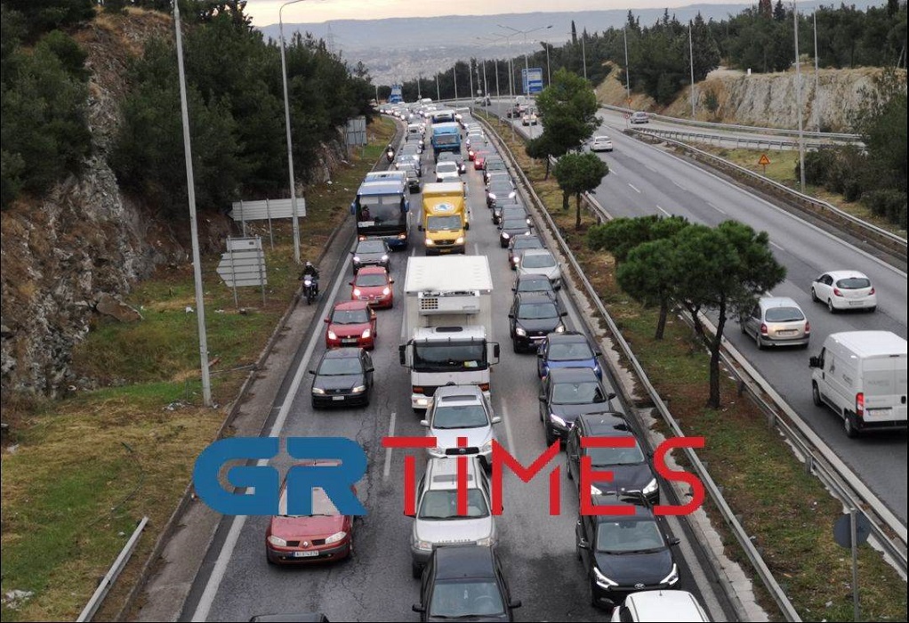 Θεσσαλονίκη: Μετ’ εμποδίων η κυκλοφορία των οχημάτων στην Περιφερειακή Οδό (ΧΑΡΤΗΣ)