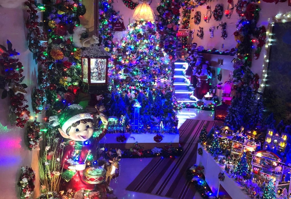 Πτολεμαΐδα: Αυτό είναι το πιο πολύχρωμο χριστουγεννιάτικο «παραμυθένιο» σπίτι της πόλης (ΦΩΤΟ-VIDEO) 