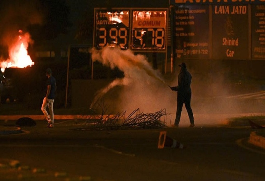 Συγκρούσεις αστυνομικών με οπαδούς του Μπολσονάρου στη Βραζιλία