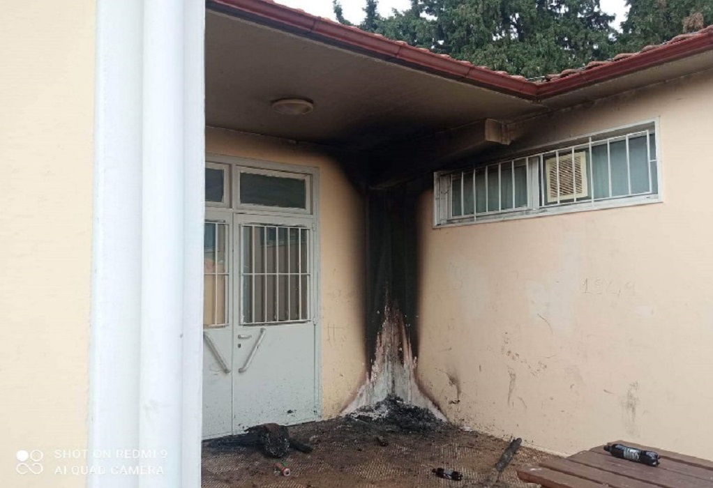 Θεσσαλονίκη: Βανδάλισαν και έβαλαν φωτιά σε νηπιαγωγείο του δήμου Θέρμης (ΦΩΤΟ)