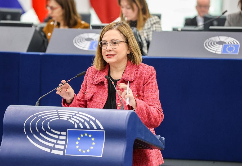 Μαρία Σπυράκη-Εισηγήτρια ΕΛΚ-ENVI στη RED IV:  Ορισμός περιοχών για fast-track ανανεώσιμες, άμεσα φωτοβολταϊκά στις στέγες