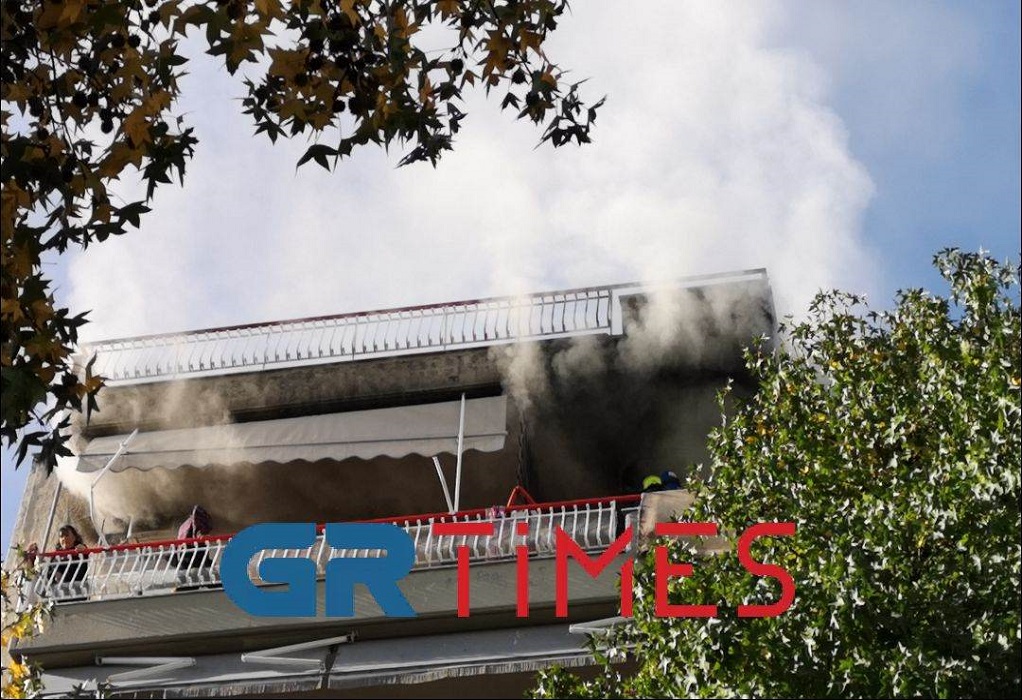 Θεσσαλονίκη: Υπό έλεγχο η φωτιά σε διαμέρισμα στην Χαριλάου – Απεγκλωβίστηκαν δύο άτομα (ΦΩΤΟ-VIDEO) 