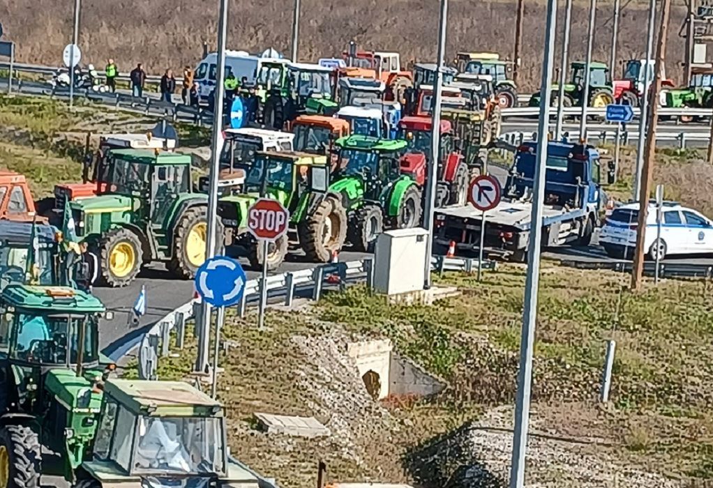 Έφτασαν οι αγρότες στον κόμβο του Ε65 στην Καρδίτσα-Ένταση με τα ΜΑΤ-«Θα μείνουμε μέρες» αναφέρουν (ΦΩΤΟ-VIDEO)