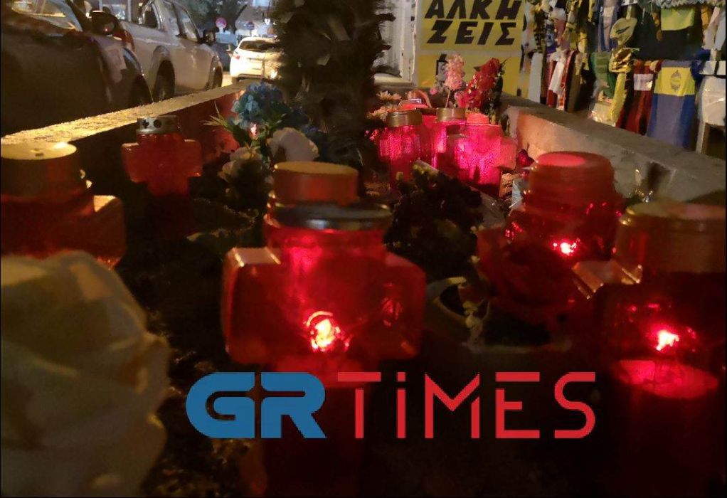 Ήταν μια νύχτα σαν αυτή: Λουλούδια και κεριά στο σημείο δολοφονίας του Άλκη (ΦΩΤΟ-VIDEO)