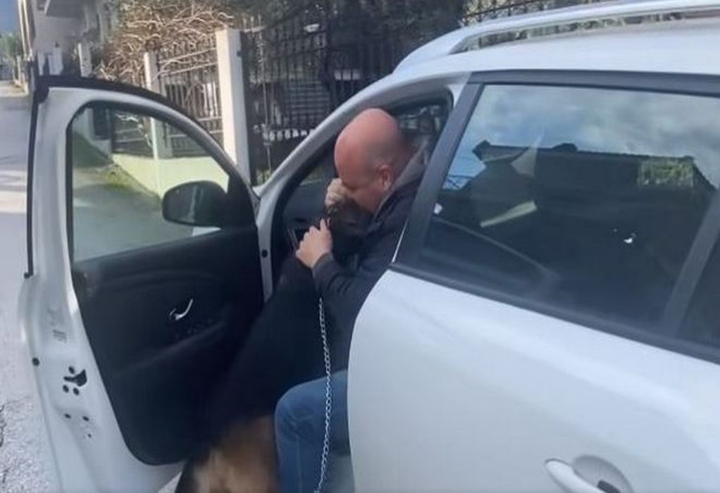 Συγκινητικό βίντεο: Σκύλος ξανάσμιξε με τον ιδιοκτήτη του 5 χρόνια μετά στον Σταυρό Θεσσαλονίκης