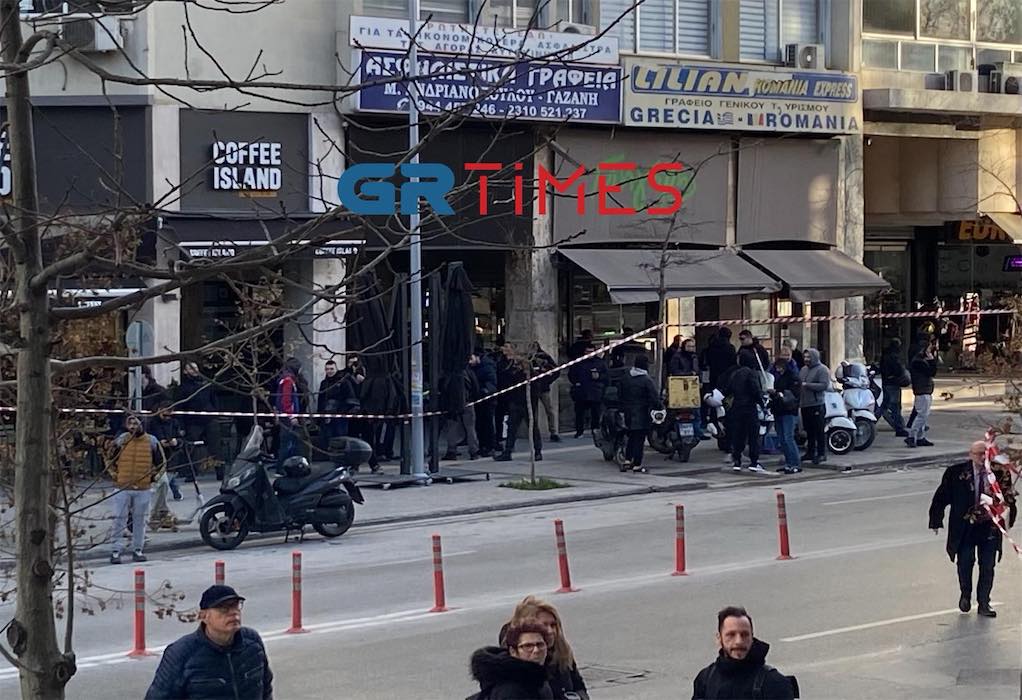 Θεσσαλονίκη: Συνθήματα για τον Άλκη Καμπανό έξω από τα δικαστήρια (VIDEO)