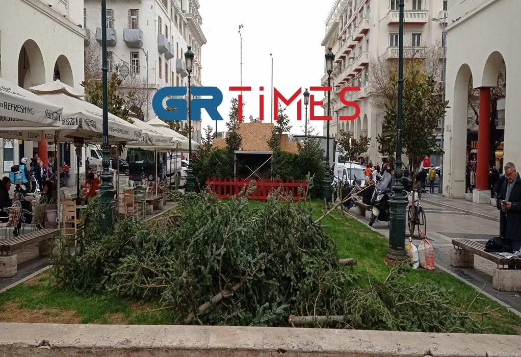 Θεσσαλονίκη: Συνεχίζονται εντατικά οι εργασίες απομάκρυνσης του χριστουγεννιάτικου διάκοσμου (ΦΩΤΟ-VIDEO)