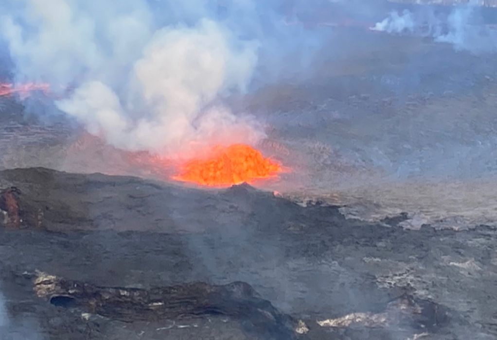 Χαβάη: «Κόκκινος» συναγερμός για το ηφαίστειο Κιλαουέα που «ξυπνάει» ξανά (VIDEO)