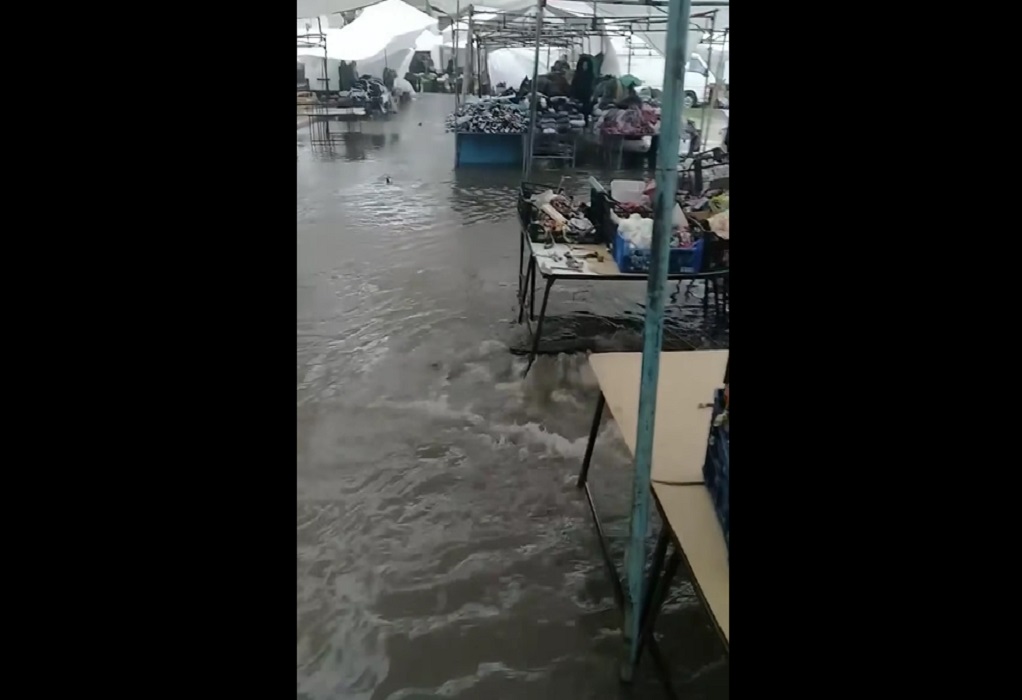 «Άνοιξαν οι ουρανοί» στην Ξάνθη-Γυναίκα απεγκλωβίστηκε από ΙΧ-Λίμνη η περιοχή της αγοράς (VIDEO)