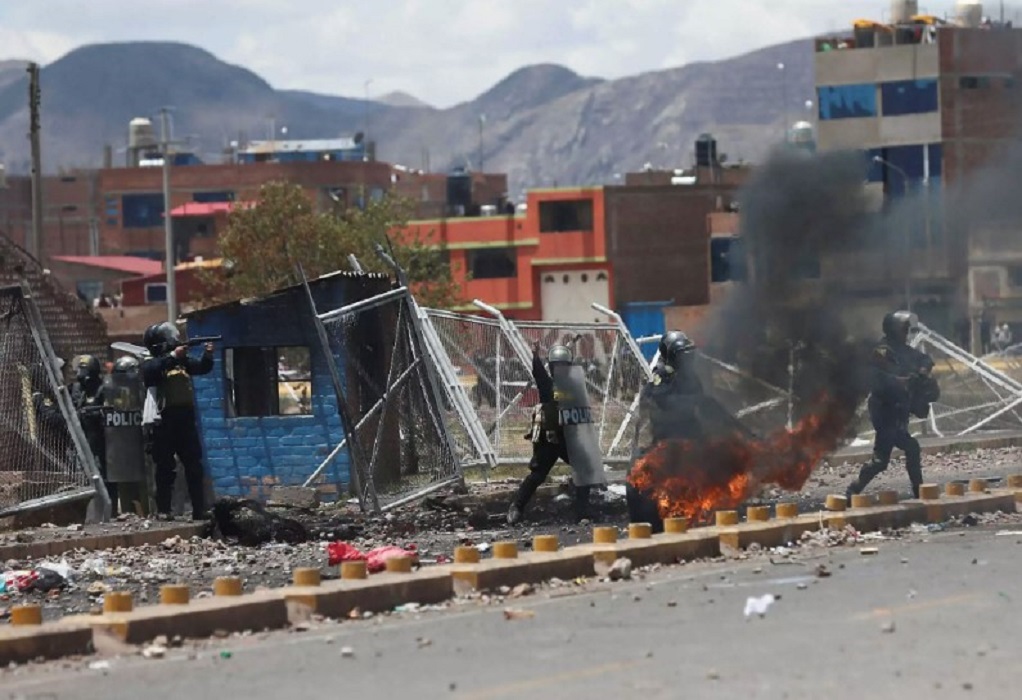 Περού: Εκτός ελέγχου η κατάσταση–17 νεκροί μετά από άγριες συγκρούσεις στις διαδηλώσεις υπέρ του Καστίγιο