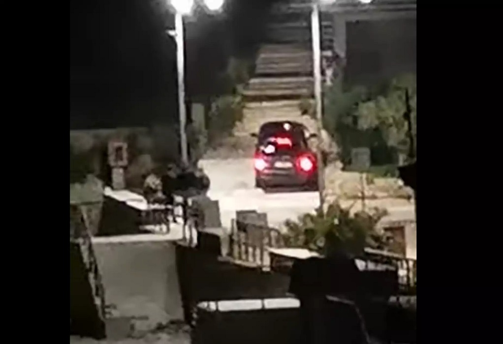 Πόρτο Γερμενό: Οδηγός προσπάθησε να ανέβει σκαλιά με το… αυτοκίνητο (VIDEO)