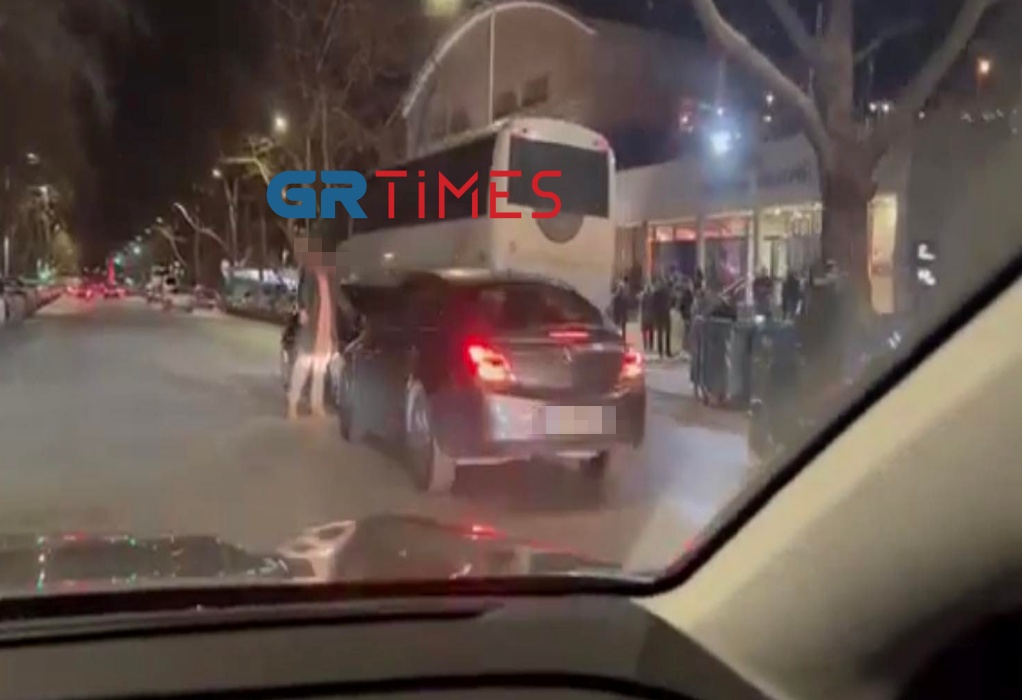 Τροχαίο ατύχημα στο κέντρο της Θεσσαλονίκης και… έπειτα φωνές (VIDEO) 