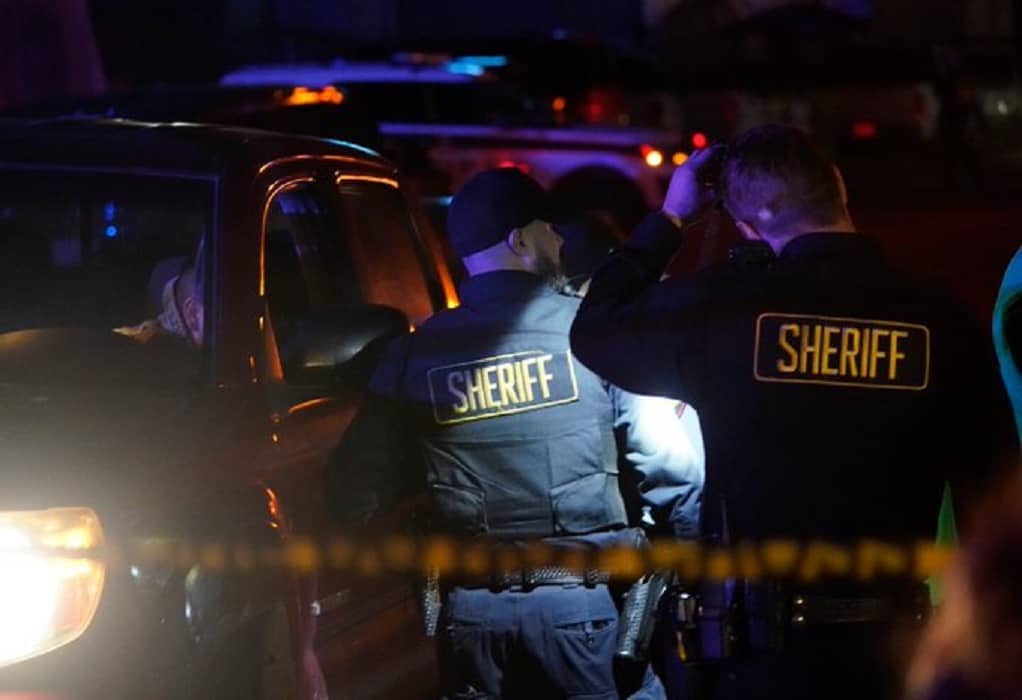 ΗΠΑ: Τρεις αστυνομικοί τραυματίες από σφαίρες στο Λος Άντζελες-Οχυρώθηκε σε πάρκινγκ ο ύποπτος
