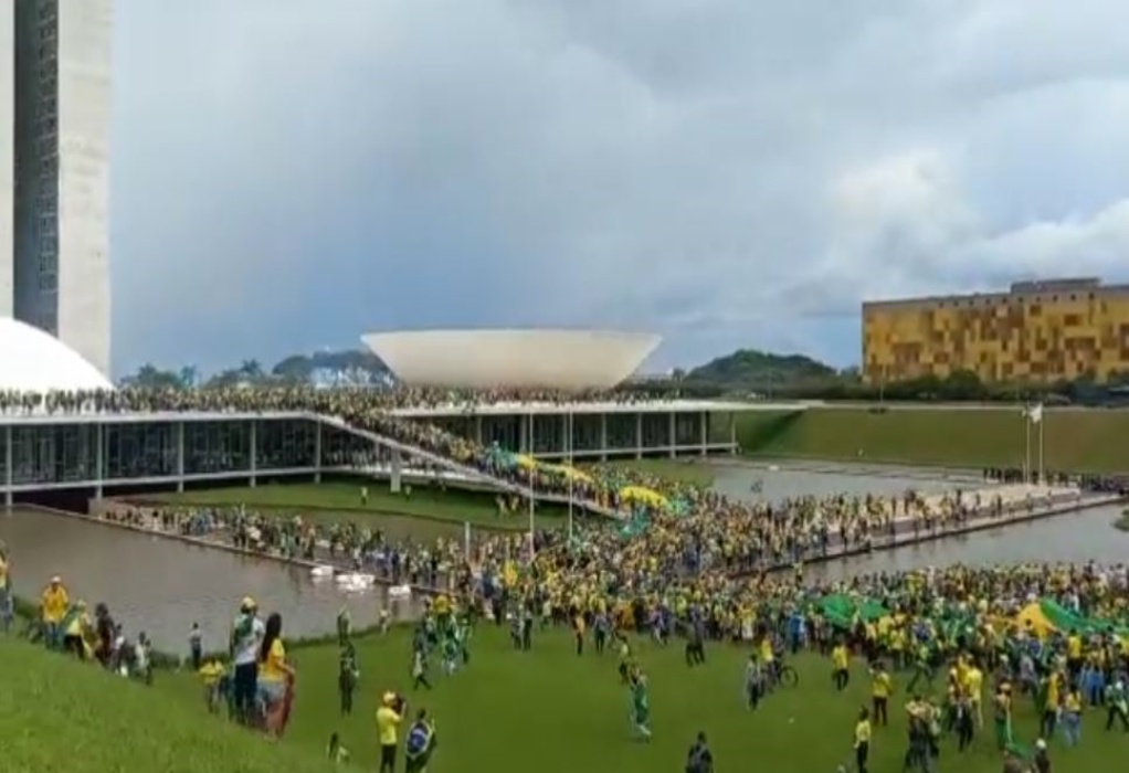 Βραζιλία: Yπό τον έλεγχo του Λούλα τα κυβερνητικά κτίρια – Τουλάχιστον 150 συλλήψεις -Τι δήλωσε ο Μπολσονάρου (VIDEO)