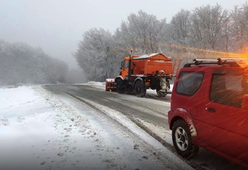 Βόλος: Πυκνό χιόνι στο Πήλιο – Ανοιχτοί οι δρόμοι με συνεχείς αποχιονισμούς (ΦΩΤΟ)
