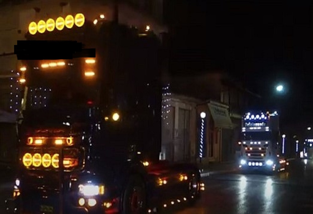 Γιαννιτσά: «Ποδαρικό» με κόρνες από κομβόι φορτηγών (VIDEO)