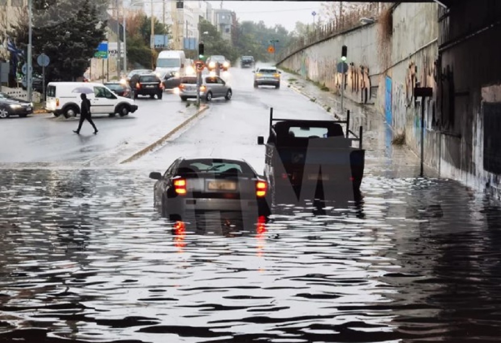 Κακοκαιρία-Αθήνα: Εγκλωβισμένα ΙΧ σε υπόγεια διάβαση στο Μαρούσι (ΦΩΤΟ-VIDEO)