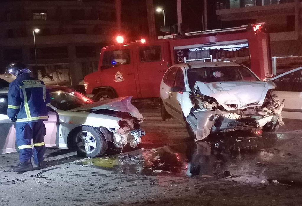 Τροχαίο ατύχημα με τρείς τραυματίες και έναν απεγκλωβισμό στην Περαία (ΦΩΤΟ)