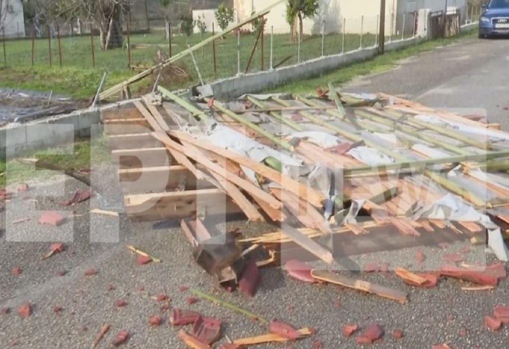 Ανεμοστρόβιλος στην Παραμυθιά: Σοβαρές ζημιές σε 40 σπίτια – Προβλήματα σε ηλεκτροδότηση και τηλεπικοινωνίες (ΦΩΤΟ-VIDEO)