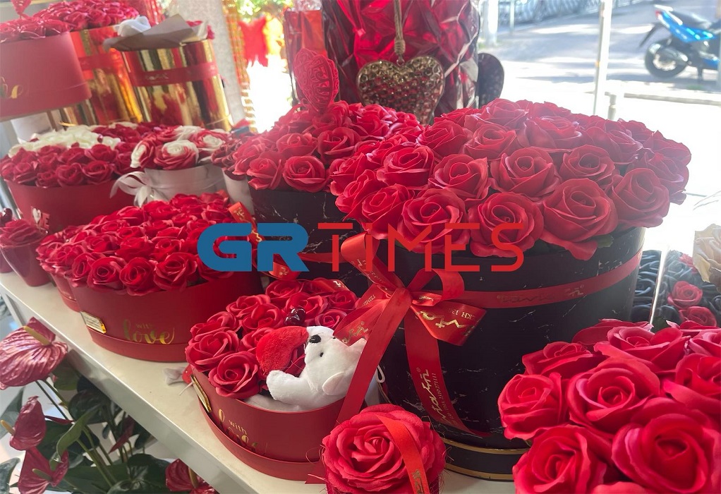 Άγιος Βαλεντίνος: Πάνω από 300.000 τριαντάφυλλα περιμένουν τους ερωτευμένους στη Θεσσαλονίκη (ΦΩΤΟ-VIDEO)