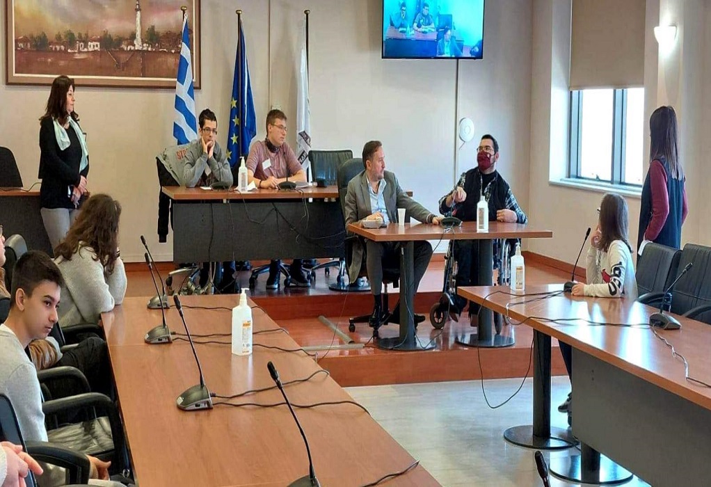 Δ. Αλεξανδρούπολης: Στα έδρανα του Δημοτικού Συμβουλίου το 15μελές του Ειδικού Σχολείου της πόλης (ΦΩΤΟ)
