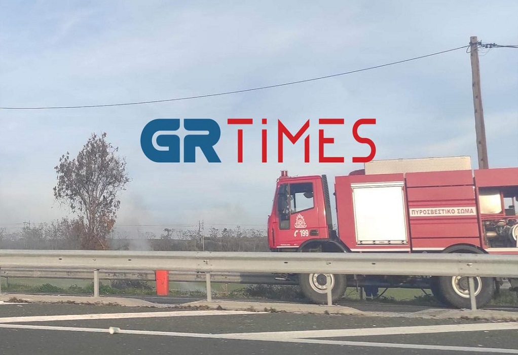 Θεσσαλονίκη: Φωτιά σε σταθμευμένο ΙΧ στο πάρκινγκ πολυκαταστήματος
