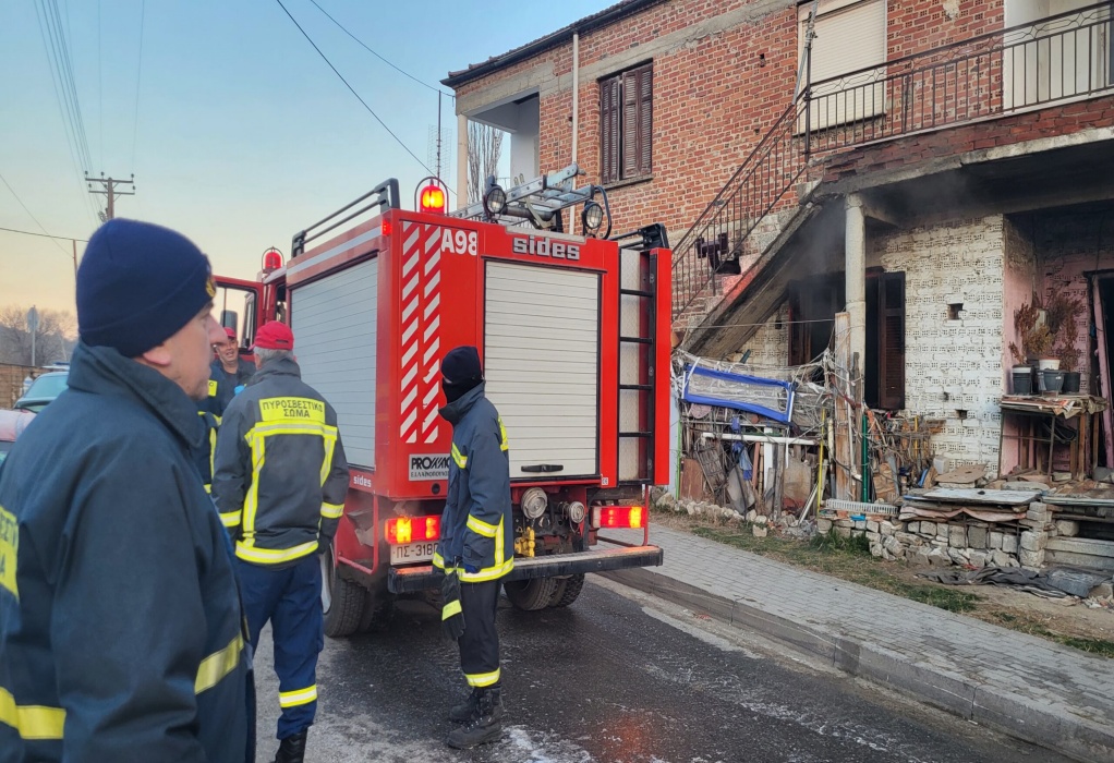 Γρεβενά: Νεκρός ηλικιωμένος μετά από φωτιά σε εγκαταλελειμμένο σπίτι (VIDEO)