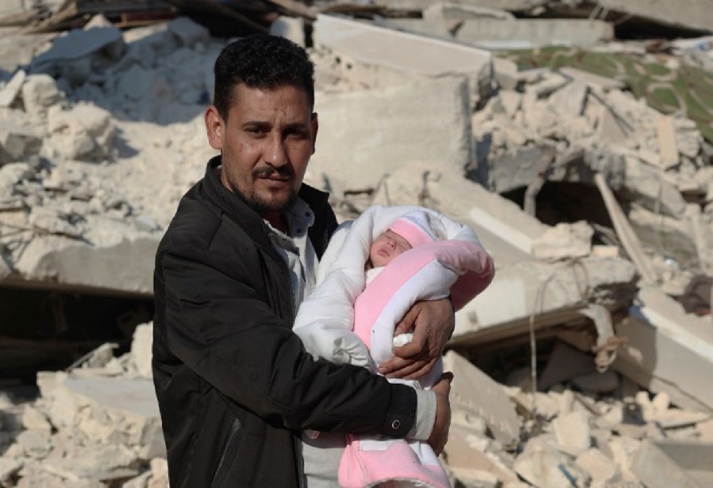 Σεισμός στην Τουρκία: Υιοθετήθηκε το μωρό που γεννήθηκε στα συντρίμμια στη Συρία (VIDEO)