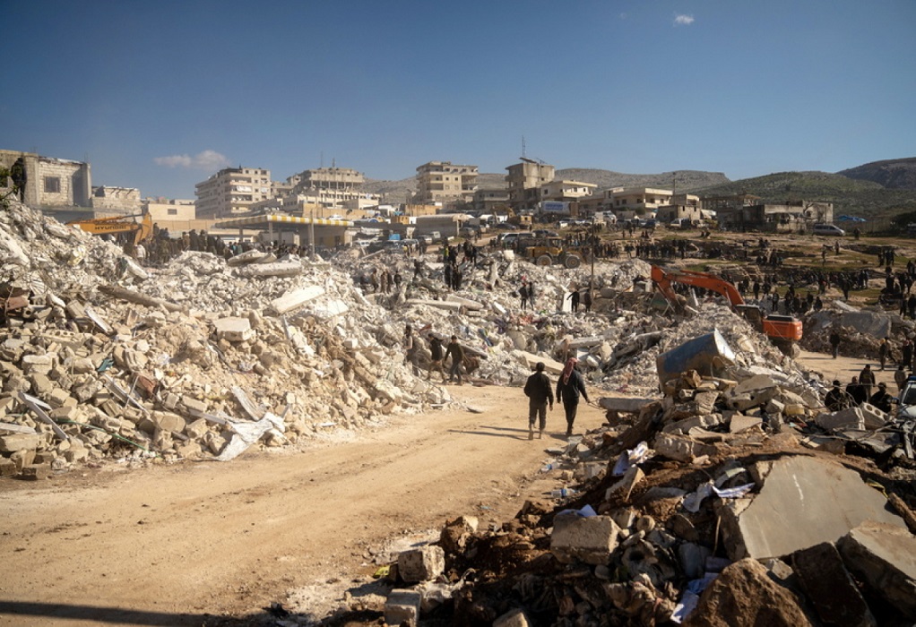 Συρία: Καθ’ οδόν το πρώτο ανθρωπιστικό κομβόι για τα θύματα του σεισμού