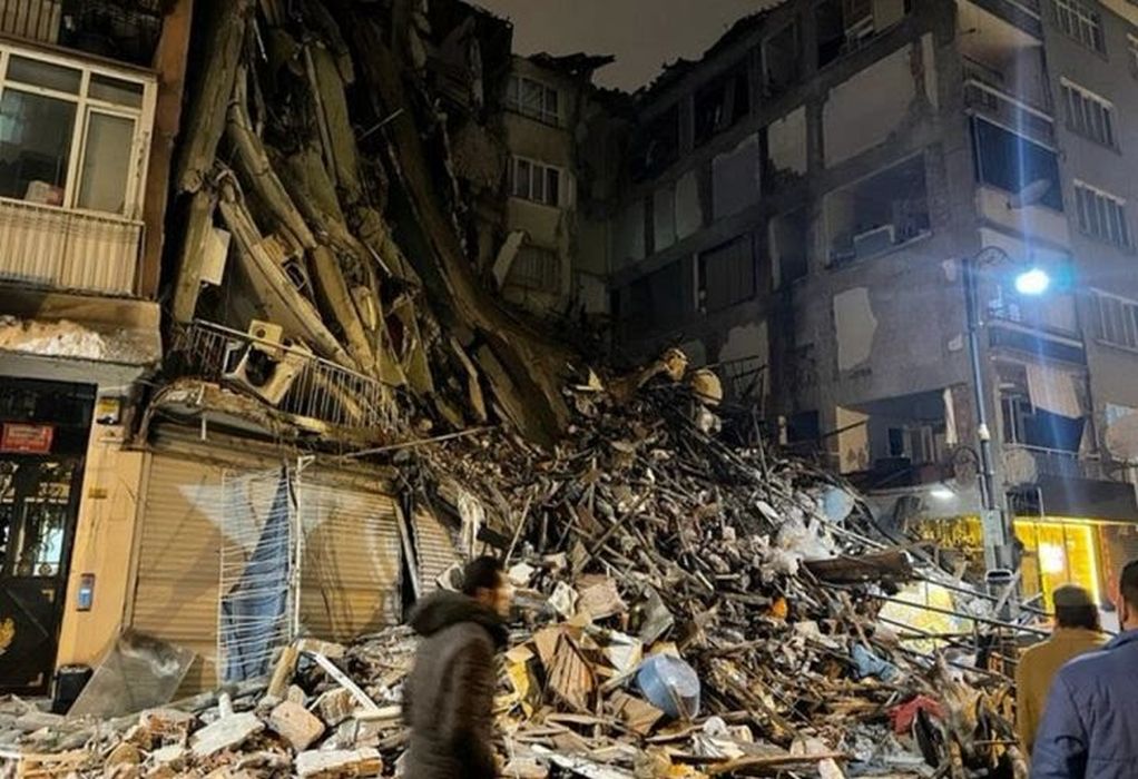 Τουρκία-Συρία: Τουλάχιστον 7.266 οι νεκροί – Συνεχίζονται οι δραματικές επιχειρήσεις διάσωσης στα ερείπια (VIDEO)