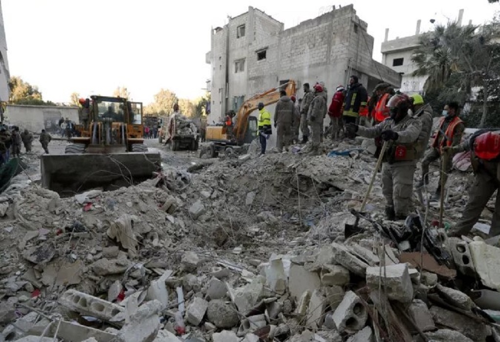 Τουρκία: Ειδικές δυνάμεις επιχειρούν να σώσουν κατοικίδια παγιδευμένα σε κατεστραμμένο κτίριο (VIDEO)