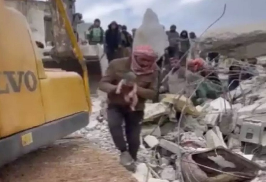 Σεισμός-Συρία: Μητέρα γέννησε το μωρό της και πέθανε-Σώο βρέθηκε το βρέφος μέσα στα χαλάσματα (VIDEO)